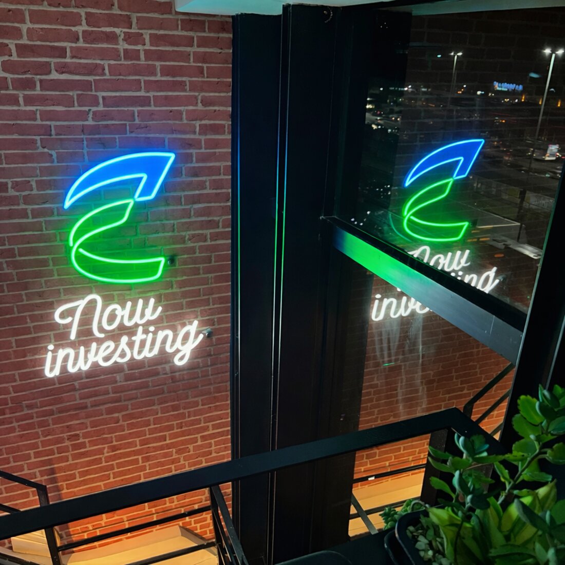 Símbolo Equity Rio em neon